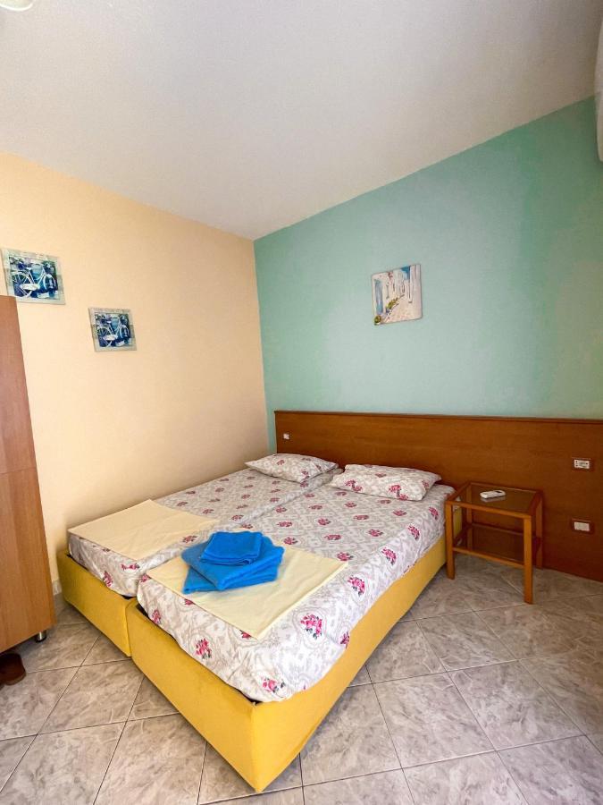 Hostel Andrey Saranda Extérieur photo