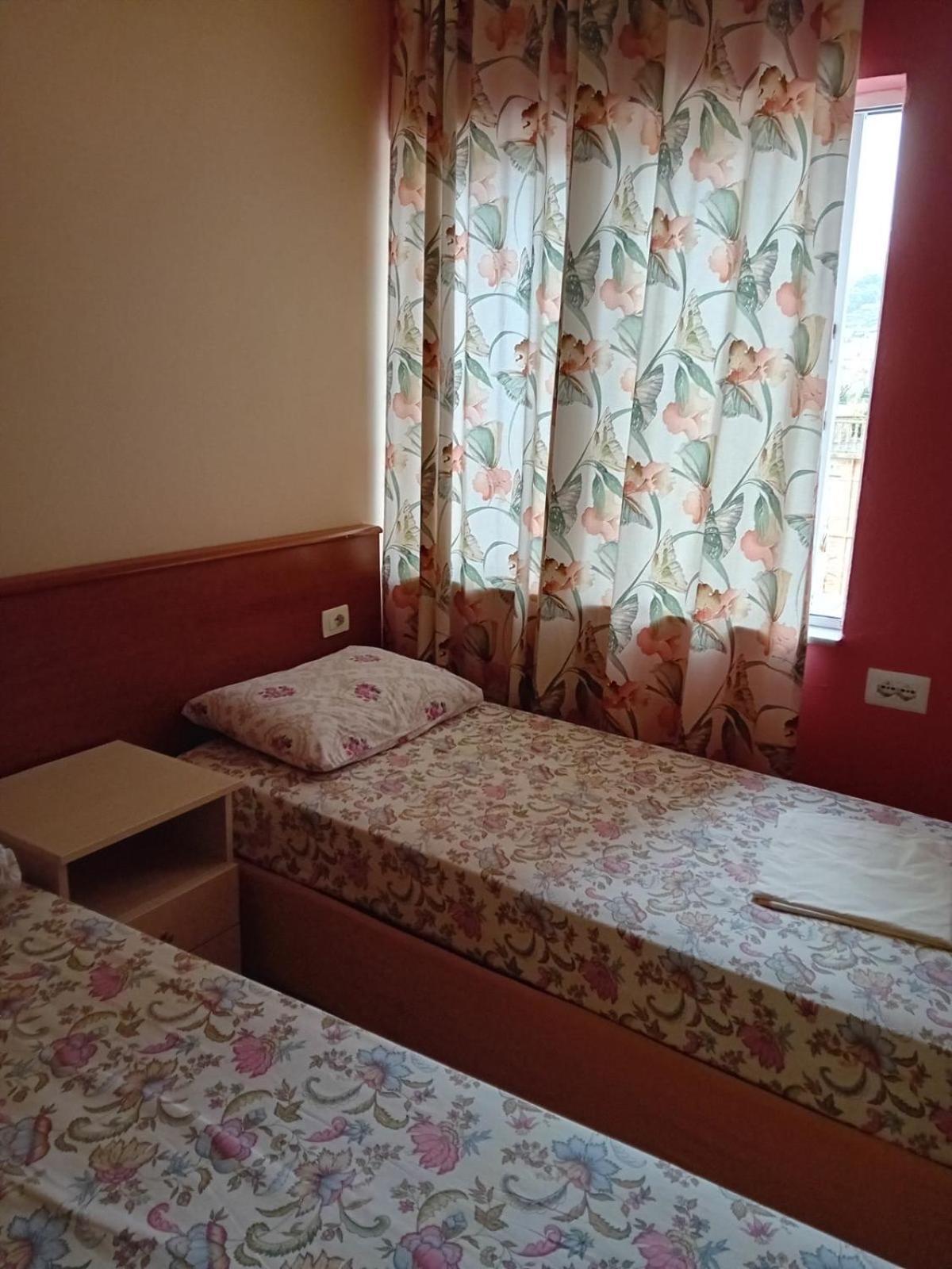 Hostel Andrey Saranda Extérieur photo