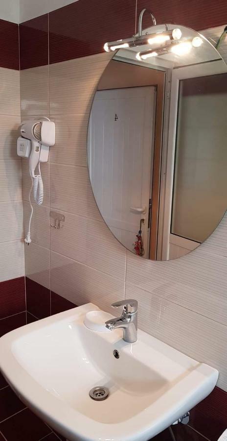 Hostel Andrey Saranda Extérieur photo